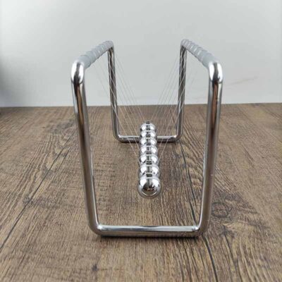 Pendule de Newton Ancien - Objet Scientifique - Science Labs