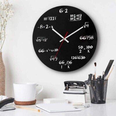 Scientific Wall Clock, Wanduhr mit mathematischen Gleichungen