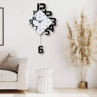 Distorted Wall Clock, Verzerrte Wanduhr