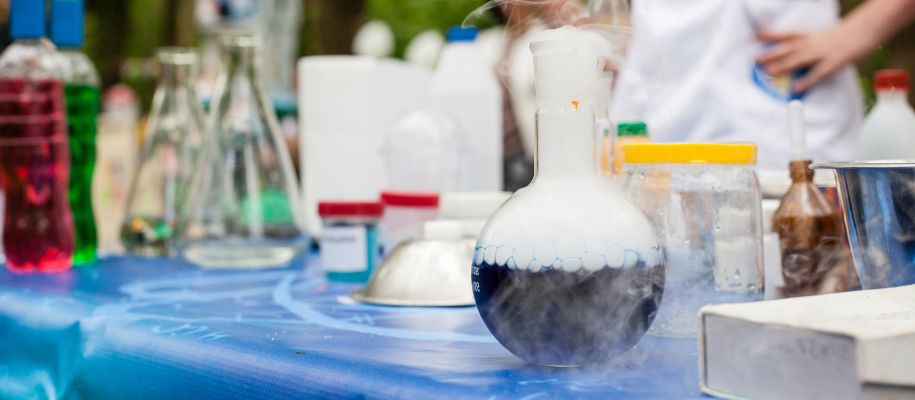 Idées expériences scientifiques à faire chez soi