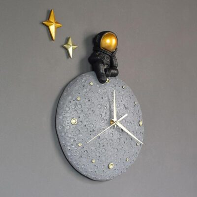 Wanduhr Astronaut auf dem Mond Bild 8