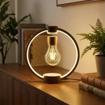 Ringlampe mit schwebender Glühbirne