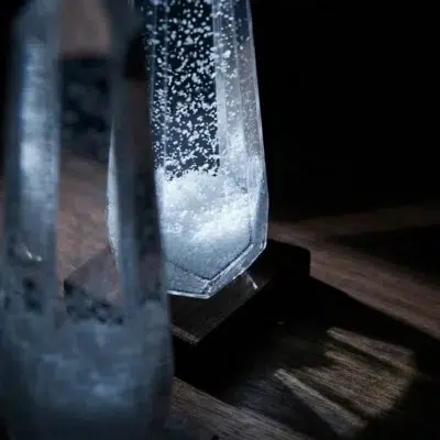 Sturmglas Prisma Gletscher mit Holzsockel